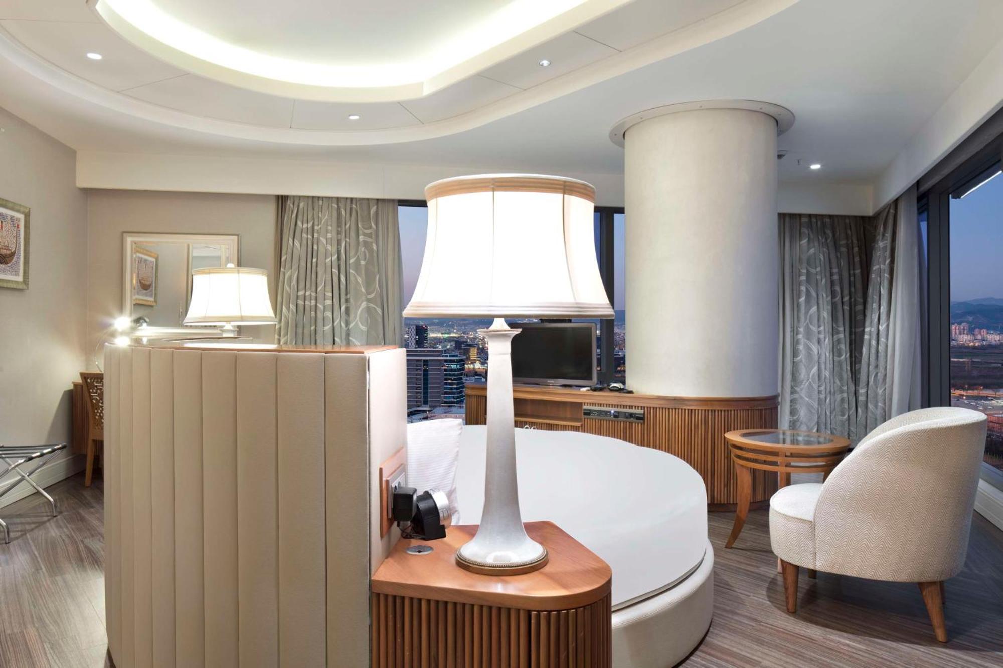 Hilton Bursa Convention Center & Spa Exterior photo
